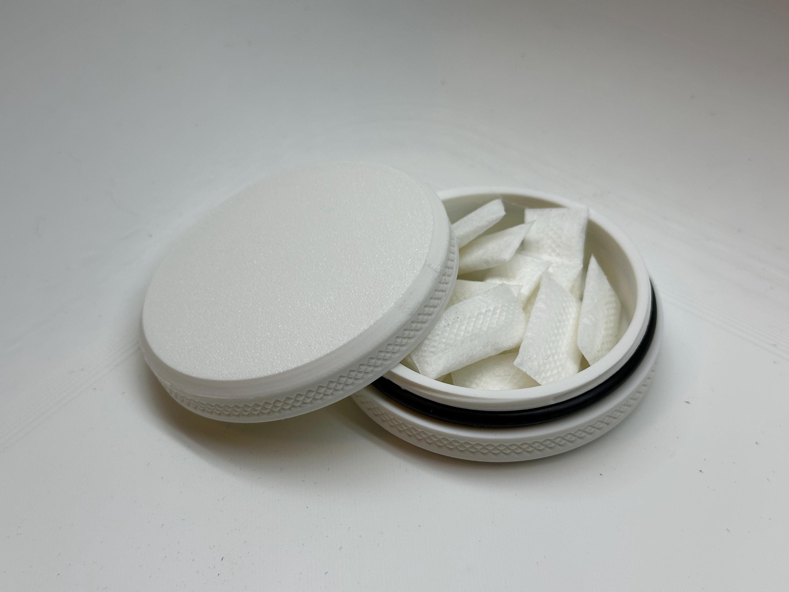 Small Zyn Can 3-Pack: Snus Storage Tin with O-Ring Seal